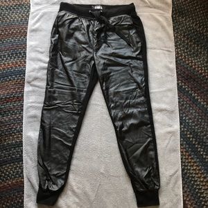 Men’s Jogger Sweats: Lions Crest